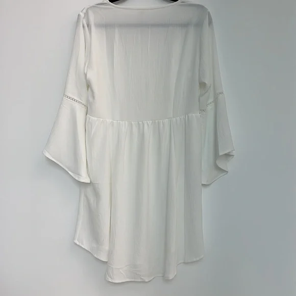 White classy beach or pool cover. - Picture 6 of 6